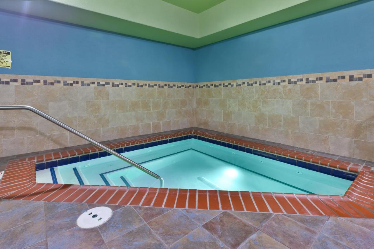 Holiday Inn Express & Suites - Effingham By Ihg Εξωτερικό φωτογραφία